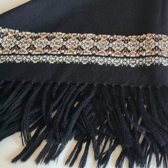 Vintage Arola triangle shape 100% wool black shawl. Made in Finland. - Picture 3 of 9